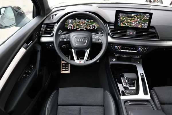 Car image 14