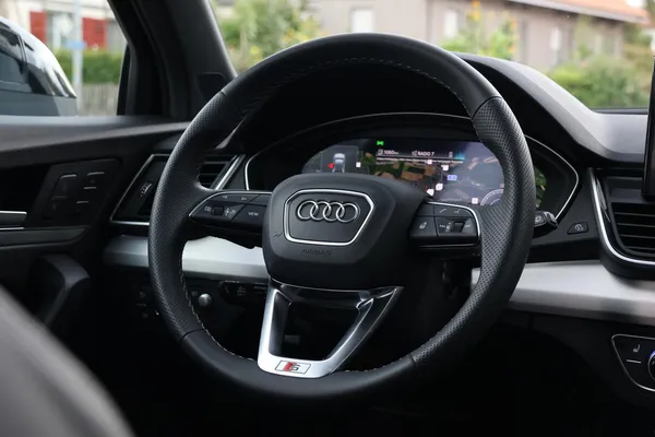 Car image 15