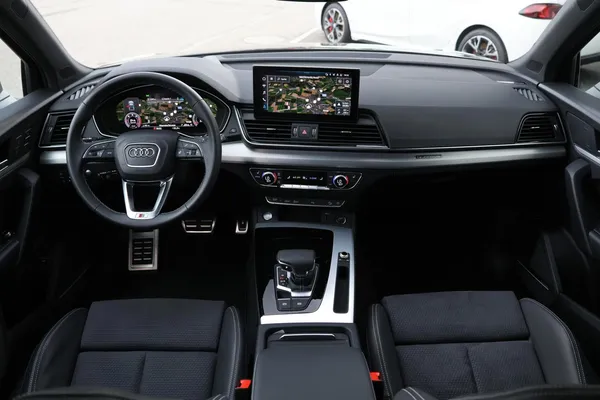 Car image 16