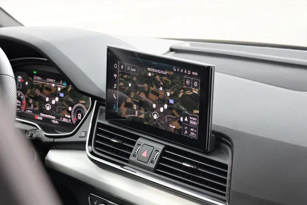 Car image 22