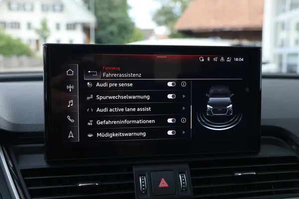 Car image 25