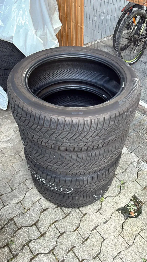Car image 30