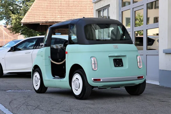 Car image 3