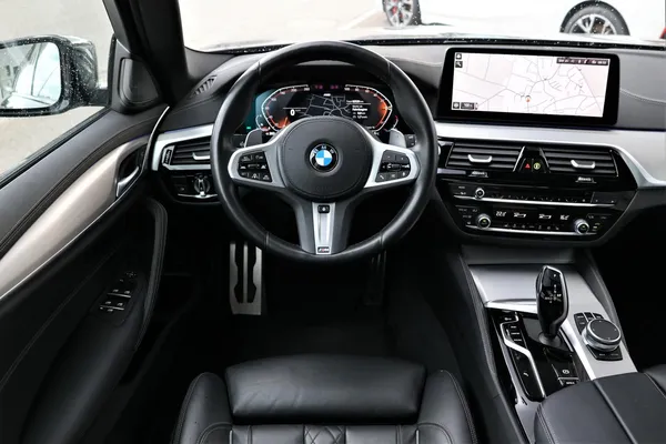Car image 14