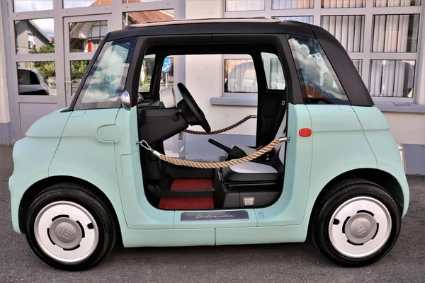 Car image 9