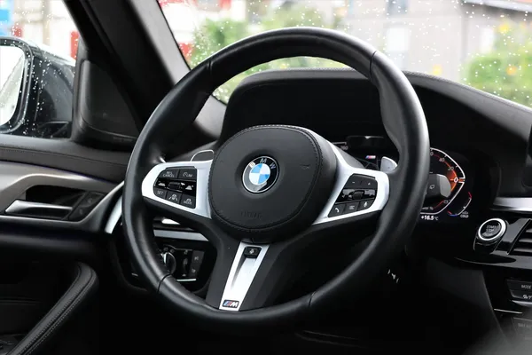 Car image 15