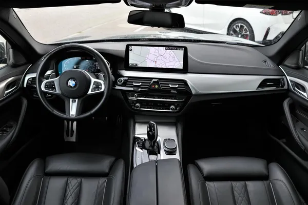 Car image 16