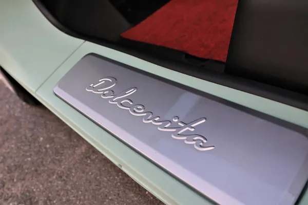 Car image 12