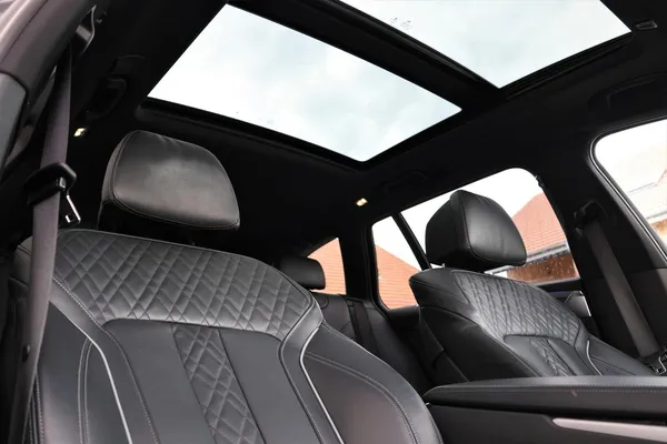 Car image 23