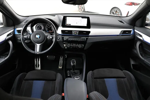 Car image 15