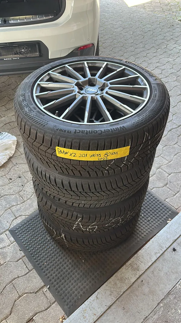 Car image 26