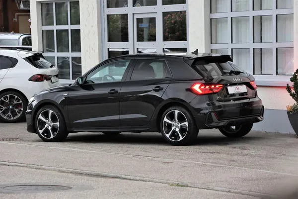 Car image 5