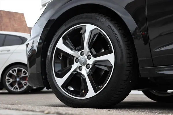 Car image 8