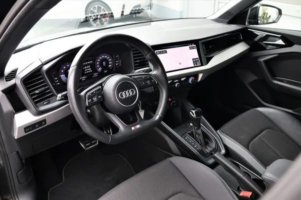 Car image 11
