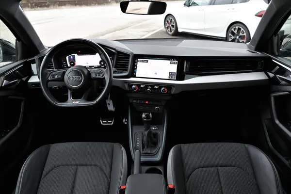 Car image 16