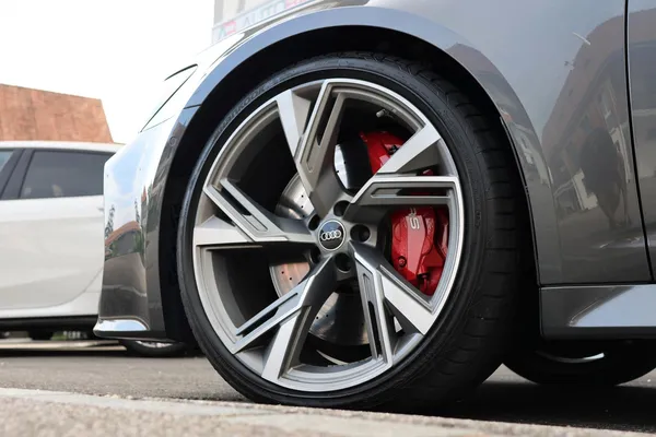 Car image 8
