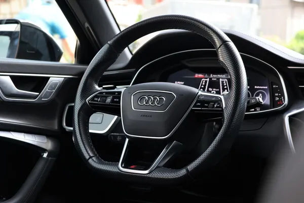 Car image 15