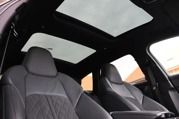 Car image 23