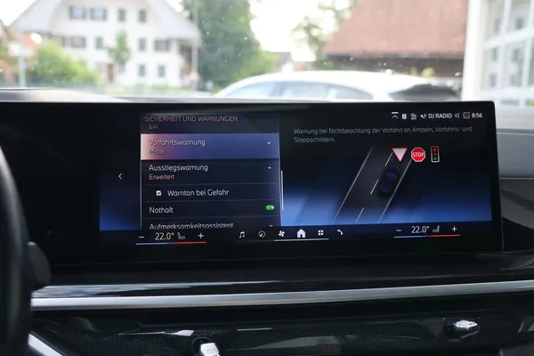 Car image 27