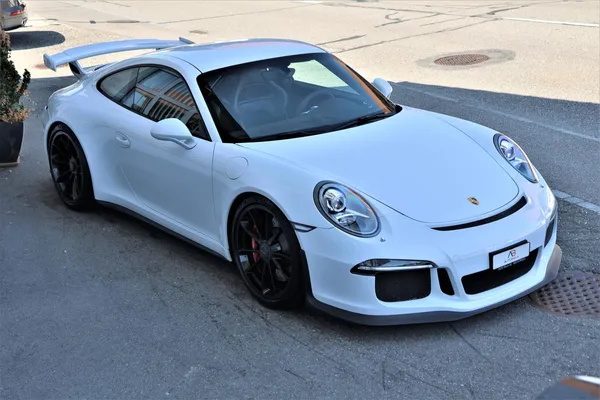 Car image 3