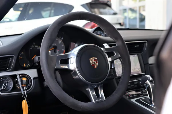 Car image 18
