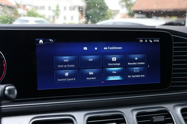 Car image 24