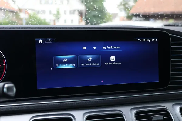 Car image 25