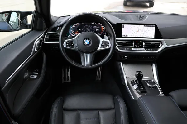 Car image 14
