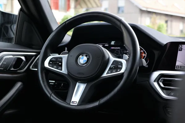 Car image 15
