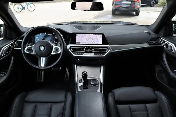 Car image 16
