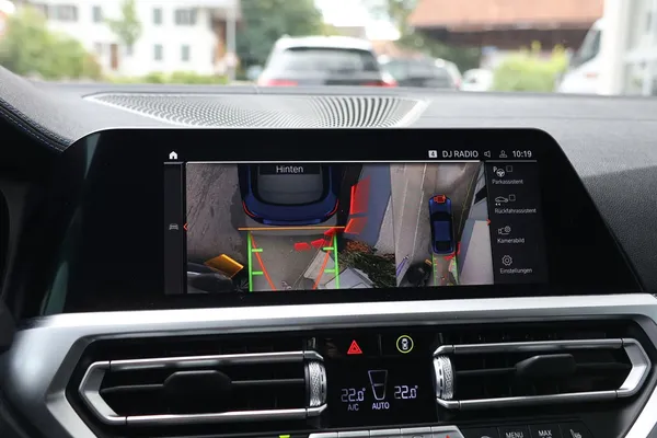 Car image 25