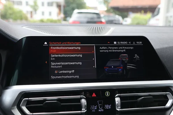 Car image 26