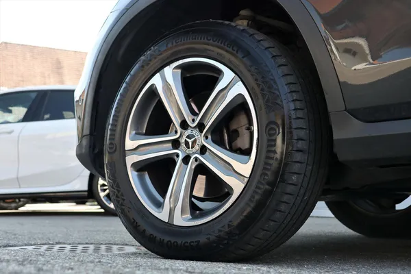 Car image 8