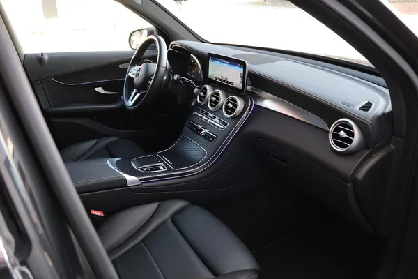 Car image 18