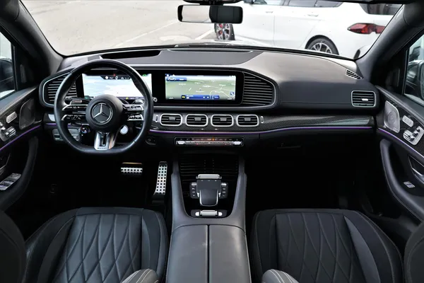 Car image 18
