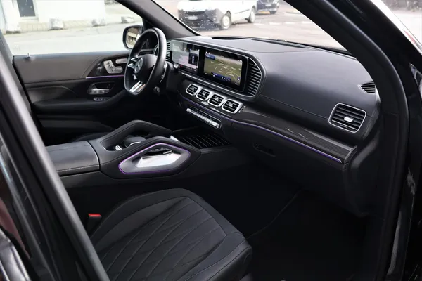 Car image 23