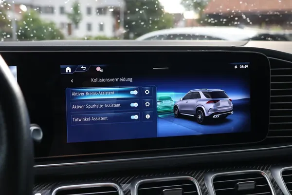 Car image 30