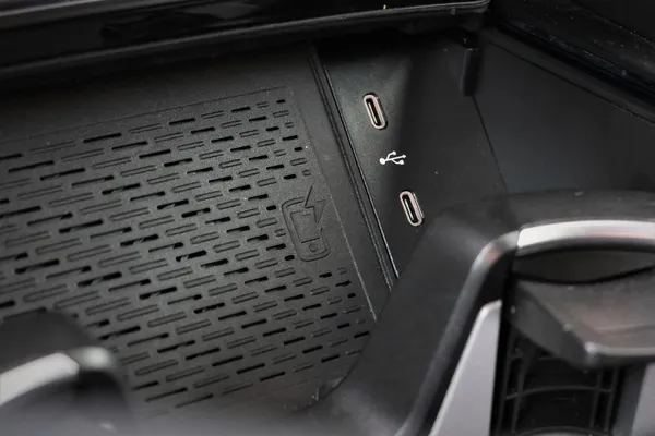 Car image 37