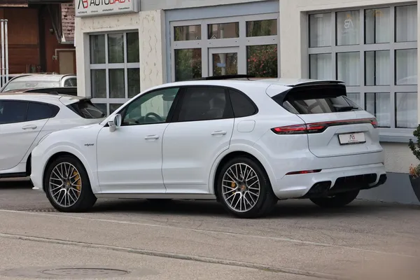 Car image 5