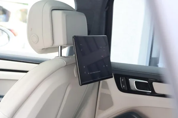 Car image 15