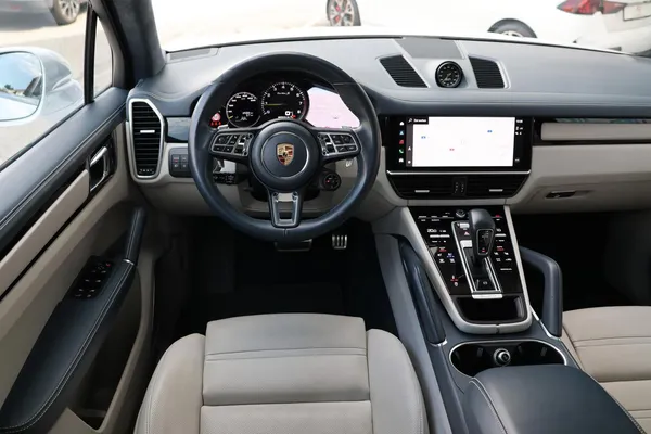 Car image 16