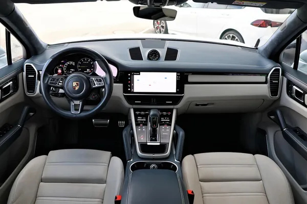 Car image 18