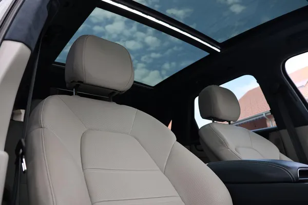 Car image 25