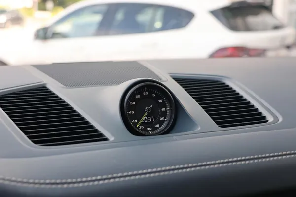 Car image 34