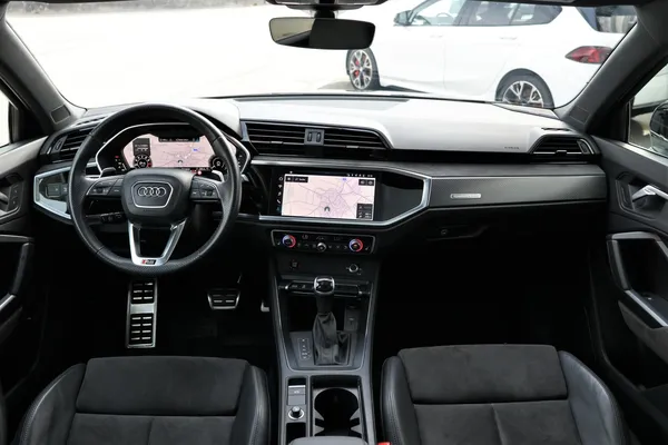 Car image 15