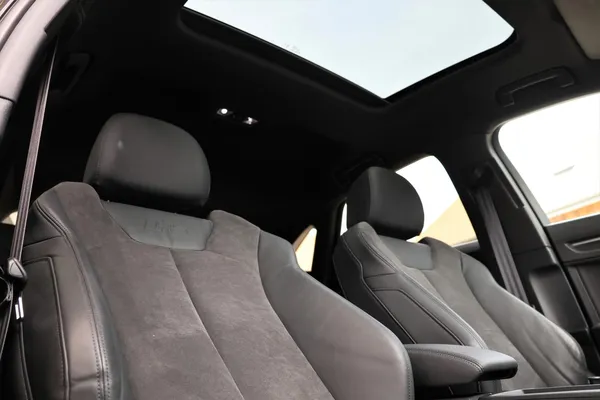 Car image 23