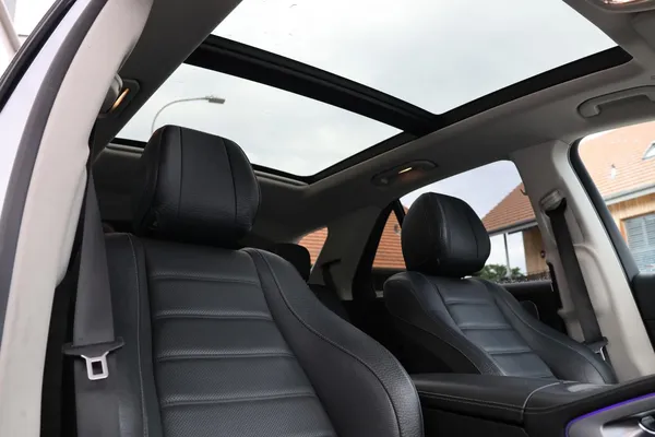 Car image 24