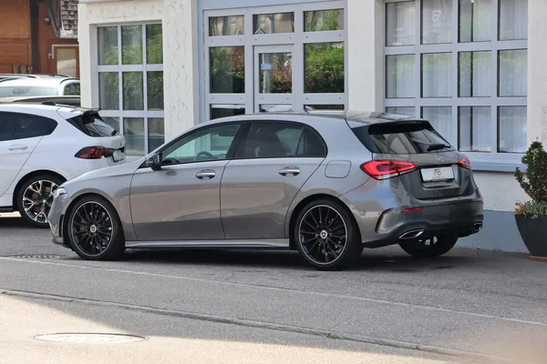 Car image 5