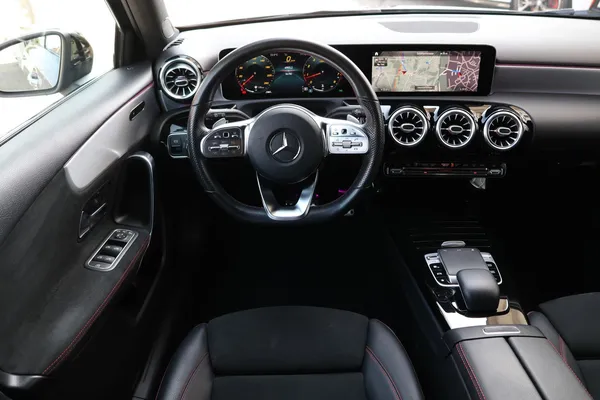 Car image 13