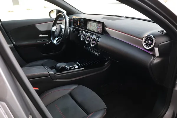 Car image 17
